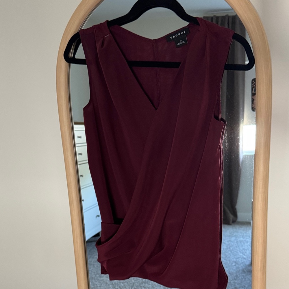 Trouve Sleeveless Draped V-Neck Top in Burgundy